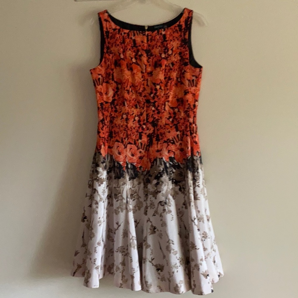 Gabby Skye size 6 floral dress.